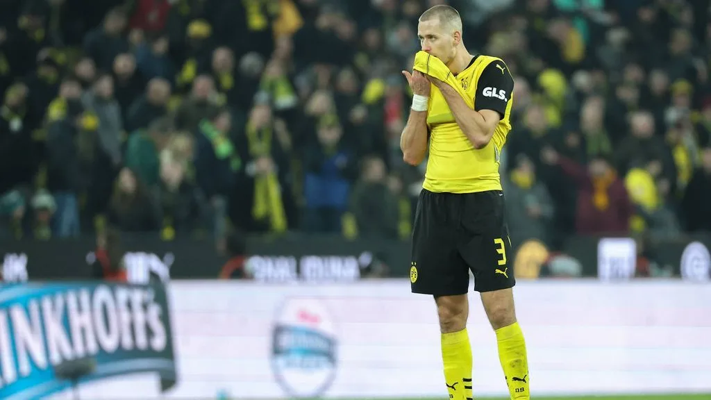 La star de la BVB Waldemar Anton menace le revêtement sous Niko Kovac