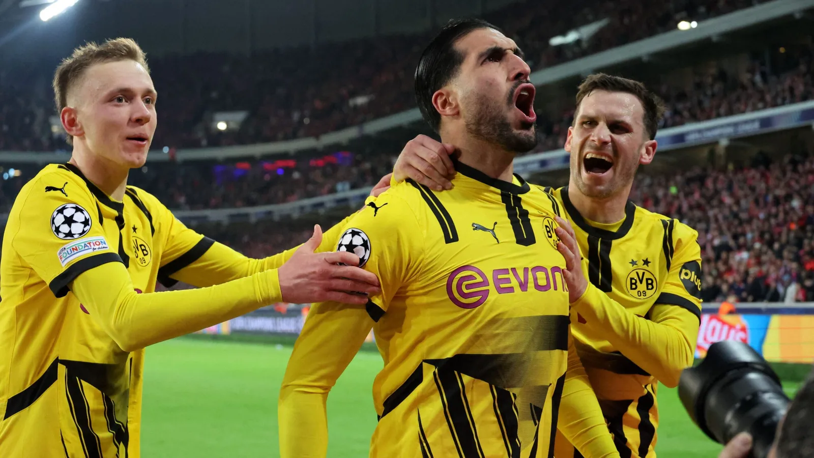 Le Borussia Dortmund a vaincu le hurleur du gardien de but pour remporter la victoire de retour sur Lille et a installé la confrontation de la Ligue des champions de Barcelone