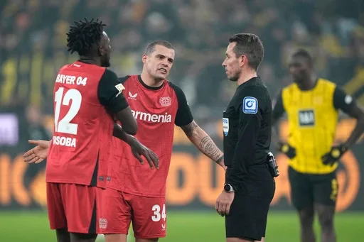 Les arbitres de la Bundesliga allemande vont lancer les annonces dans le stade pour les appels VAR