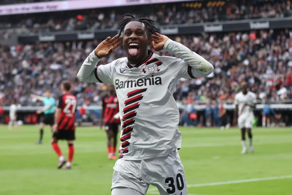 Liverpool Hold Jeremie Frimpong s’entretient sur le transfert de Bayer Leverkusen
