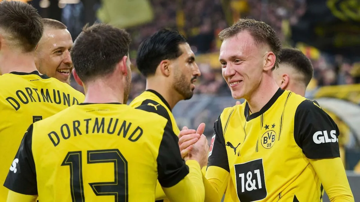 Une coiffure Borussia Dortmund est testée avant de se rendre à Barcelone pour la Ligue des champions