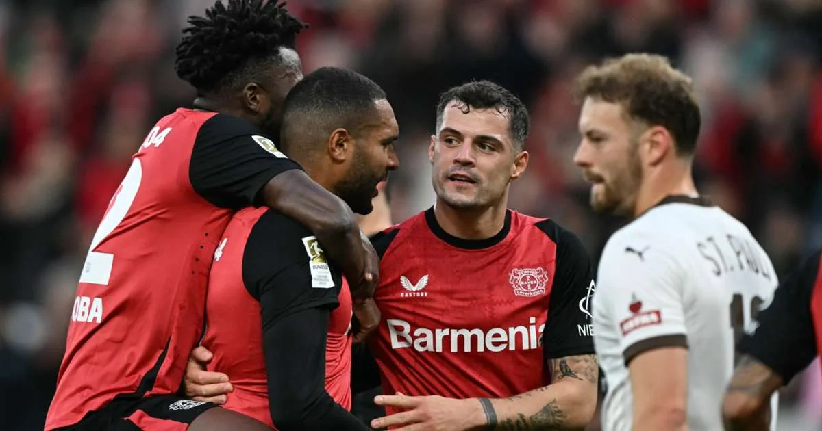 Les buts en première mi-temps donnent aux champions une troisième victoire consécutive