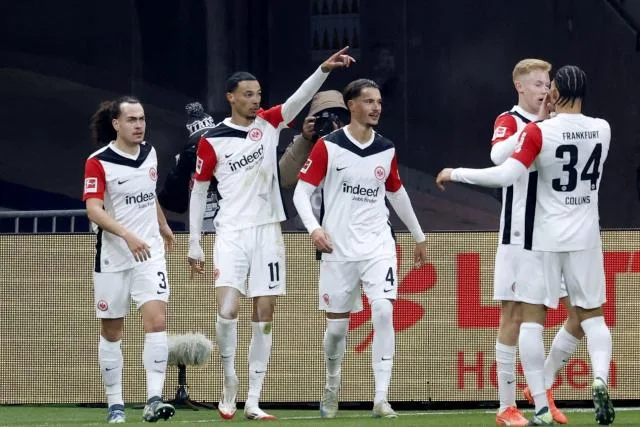 Sans Omar Marmoush, l’Eintracht domine en Bundesliga le Borussia Dortmund avec un but d’Hugo Ekitike