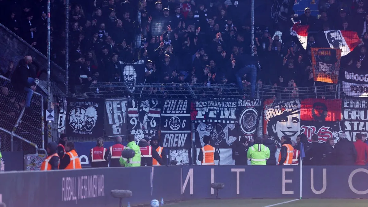 Les fans d’Eintracht Frankfurt provoquent presque le jeu du jeu