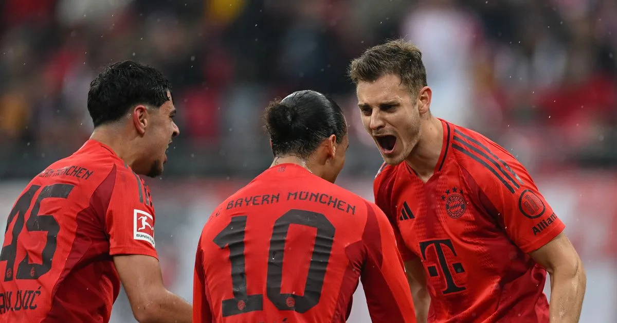 Players du Bayern Munich, le personnel se rassemble pour regarder Bayer Leverkusen contre SC Freiburg