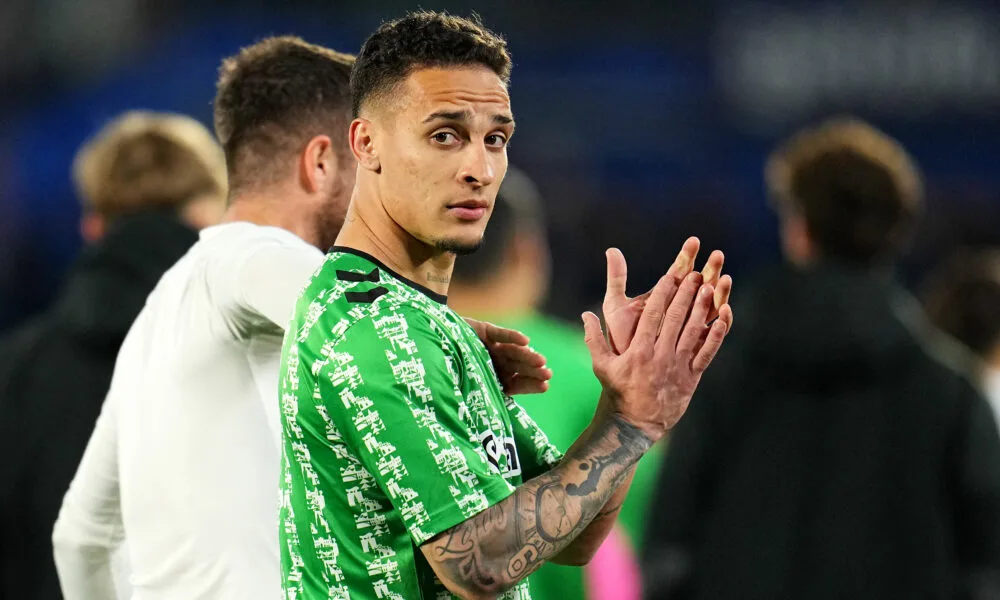 Bayer Leverkusen «Surveillant» Man United Flop Antony