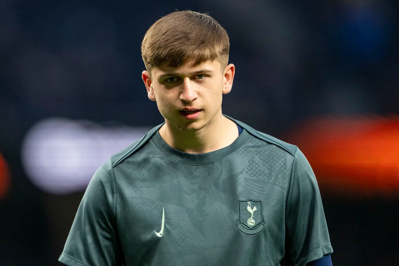 Tottenham peut devoir se battre pour garder Mikey Moore alors que Bundesliga Giants Circle