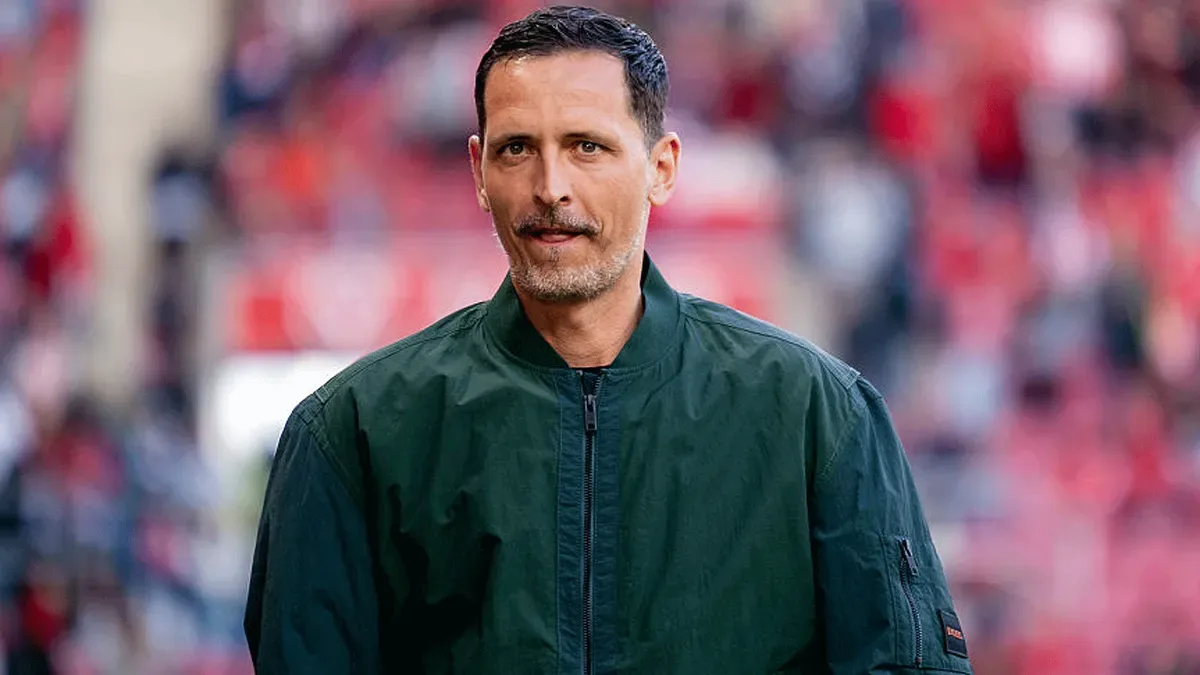 étendu avec son entraîneur Eintracht Frankfurt – officiel