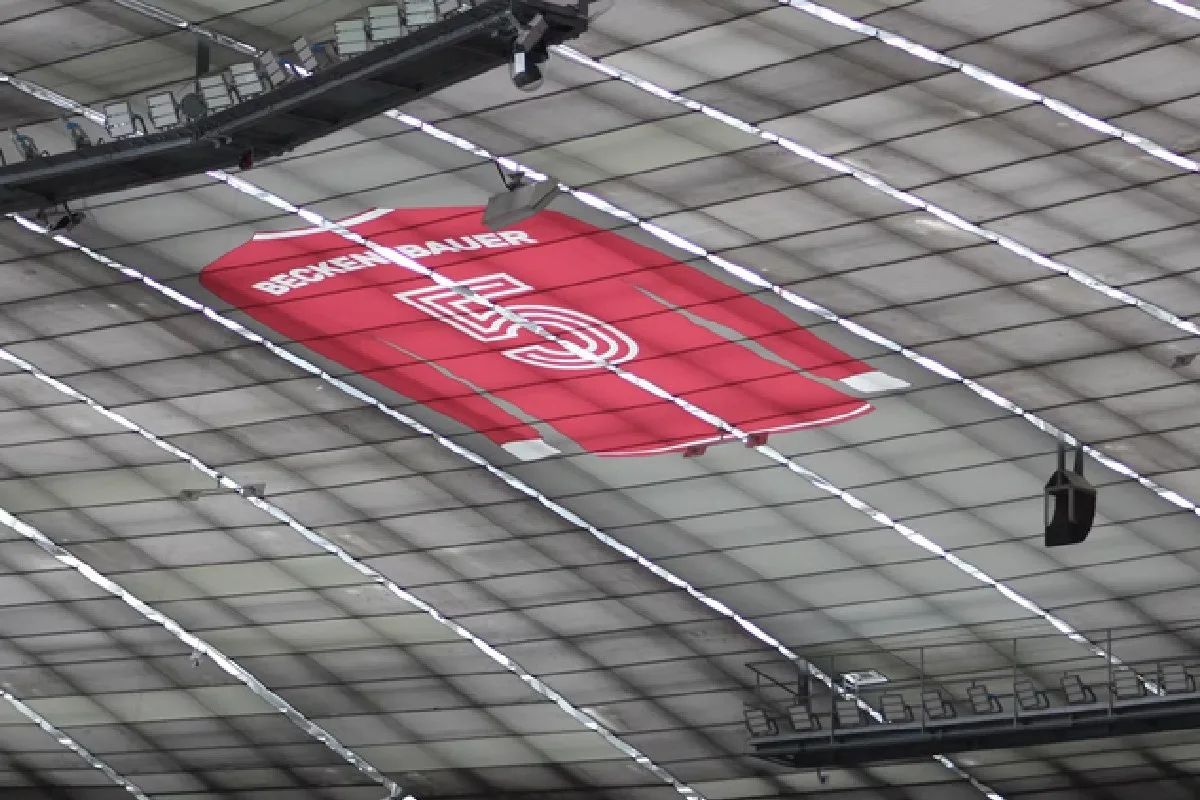 Bayern Munich, hommage à Beckenbauer. Le T -Shirt de «KaiserUlui» sera suspendu au-dessus du stade Allianz Arena