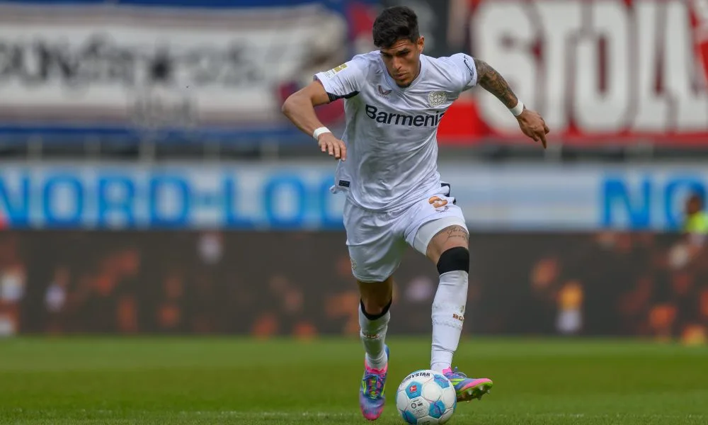 Bundesliga Defensive Ace atterrit à Madrid au milieu des liens de transfert du Real Madrid – Rapport